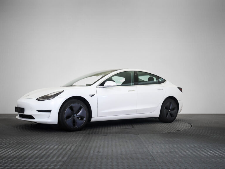Tesla Model 3 SR+ FSD