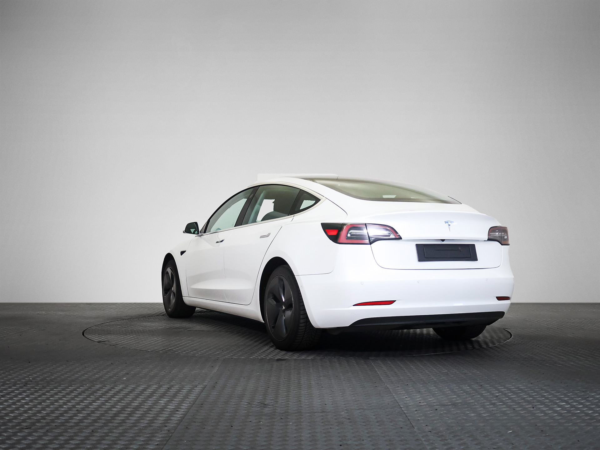 
								Tesla Model 3 SR+ FSD full									
