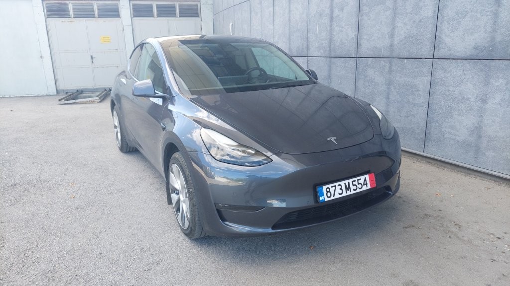 
								Tesla Model Y LR AWD EAP full									