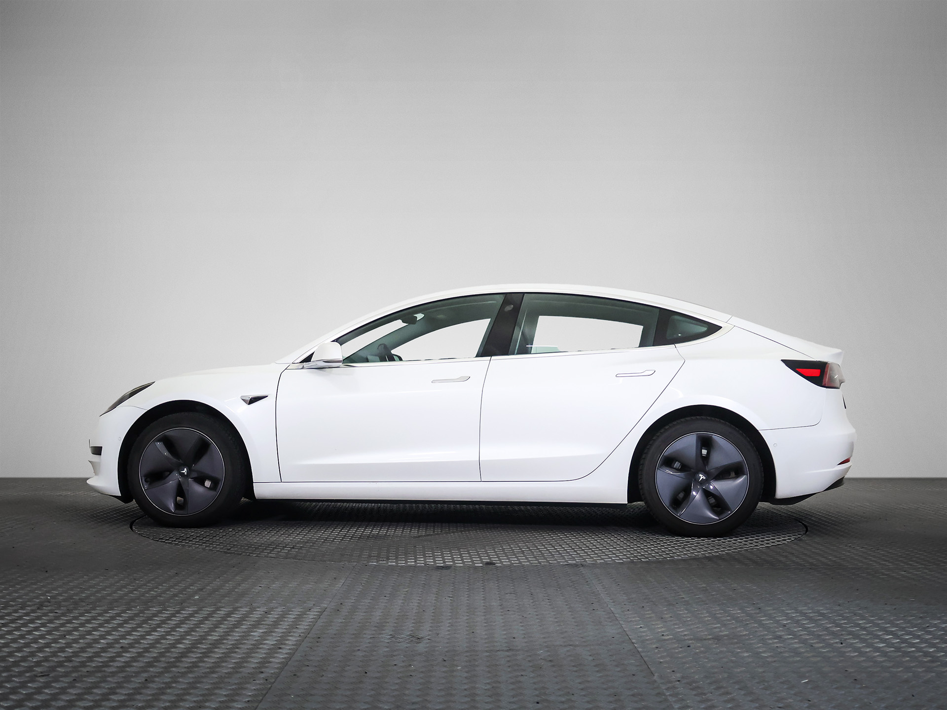 
								Tesla Model 3 SR+ FSD full									