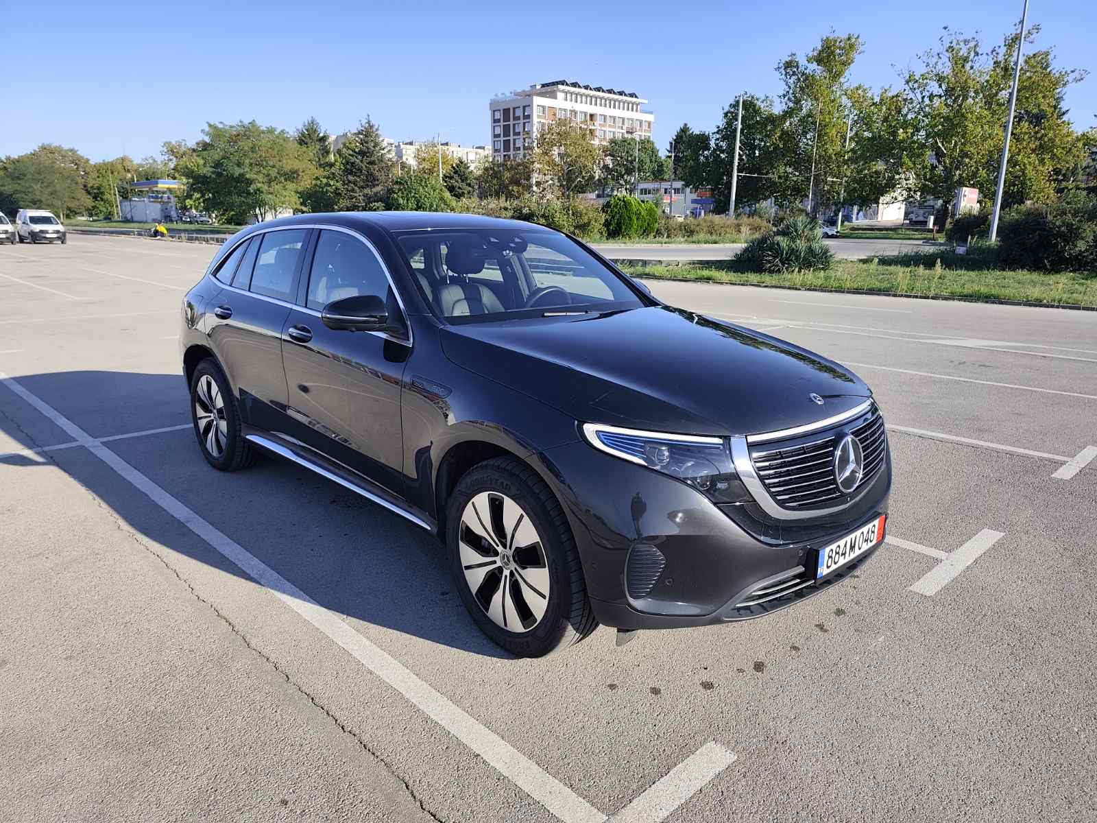 
								Mercedes Benz EQC full									