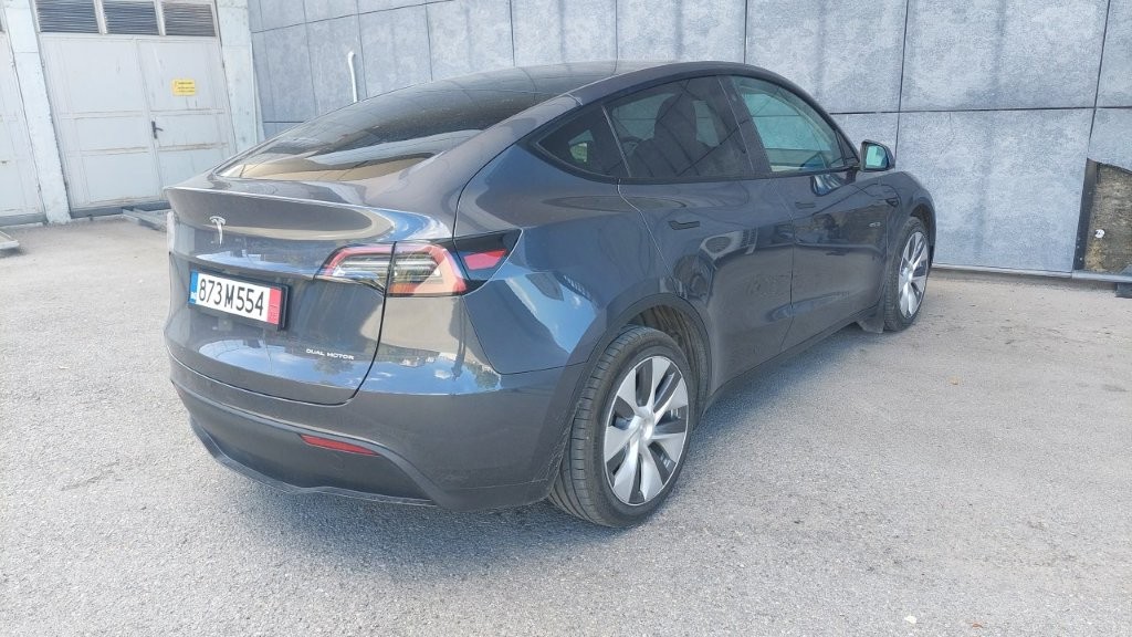 
								Tesla Model Y LR AWD EAP full									