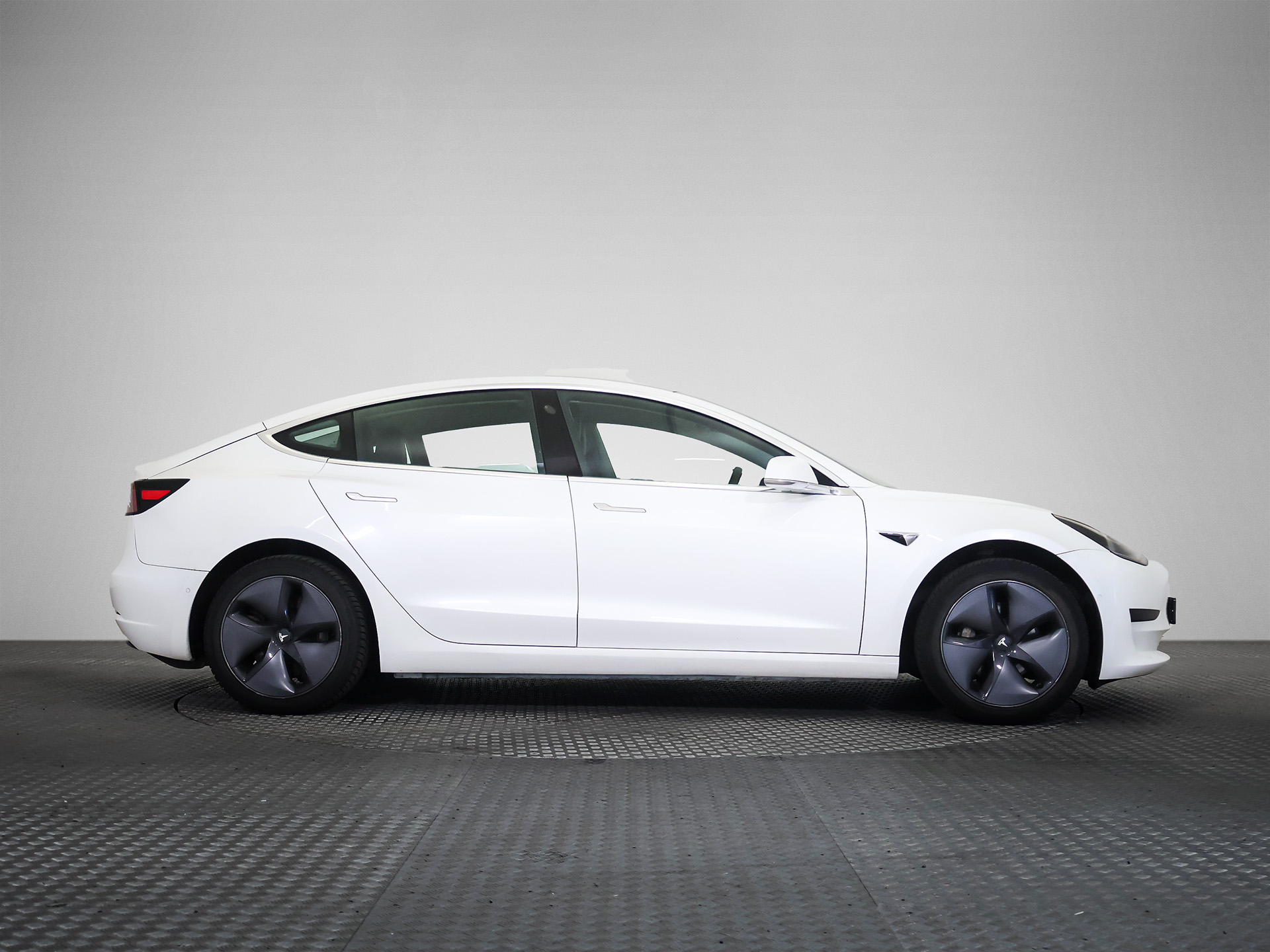 
								Tesla Model 3 SR+ FSD full									
