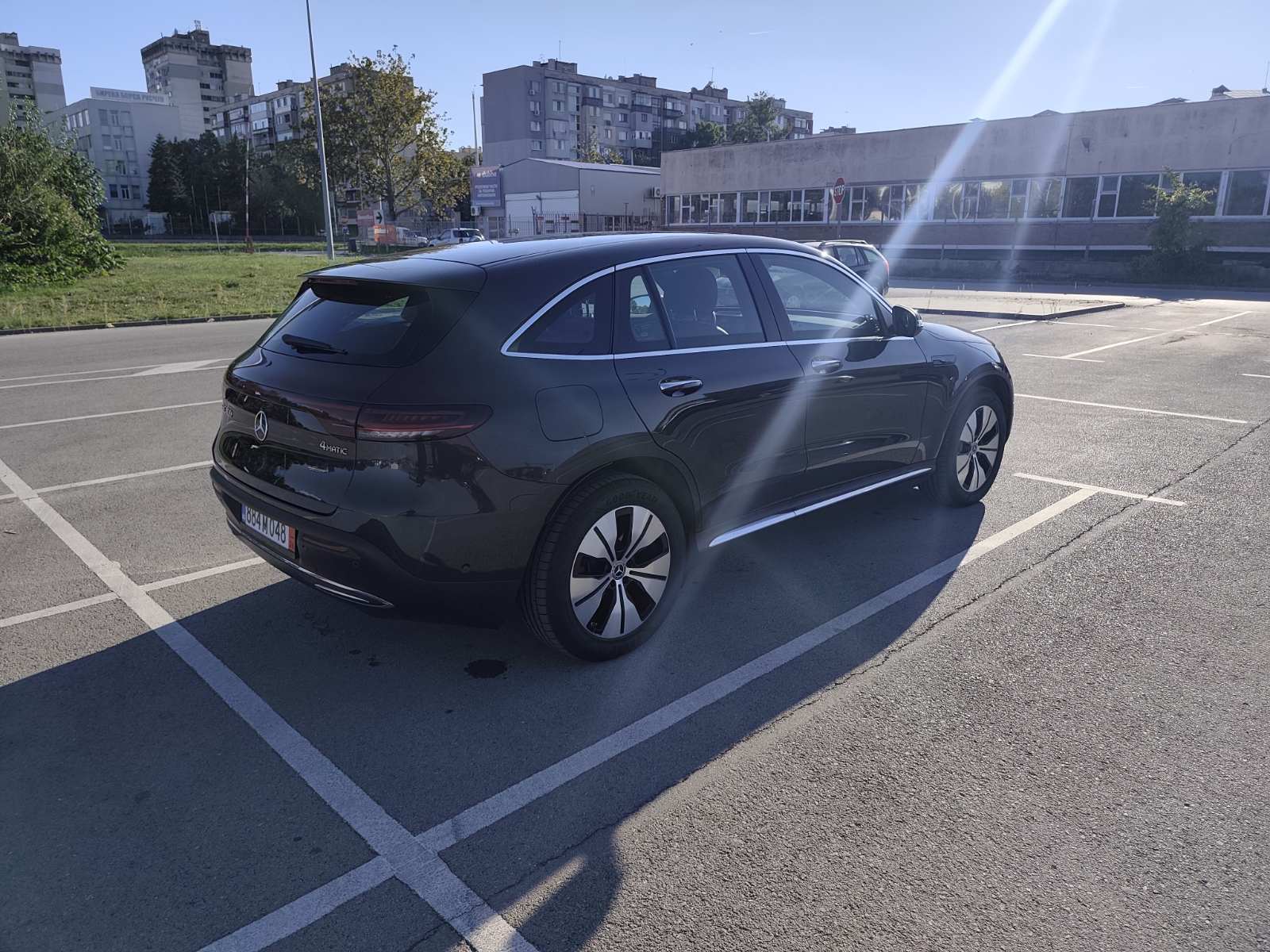 
								Mercedes Benz EQC full									