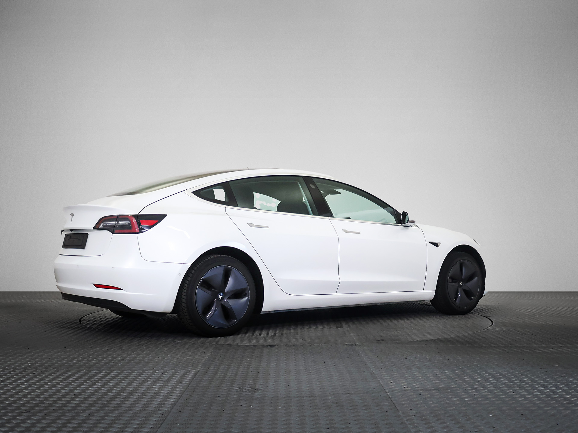 
								Tesla Model 3 SR+ FSD full									