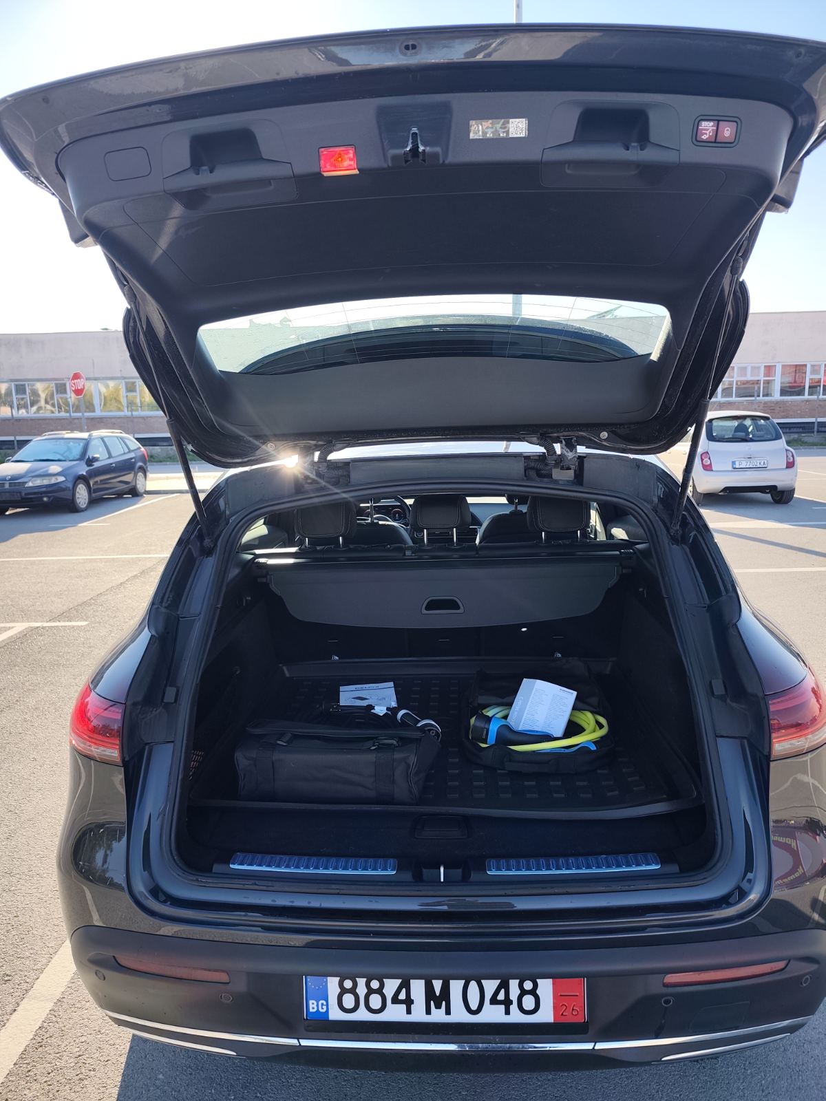 
								Mercedes Benz EQC full									