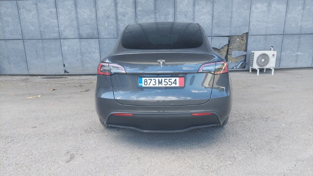 
								Tesla Model Y LR AWD EAP full									
