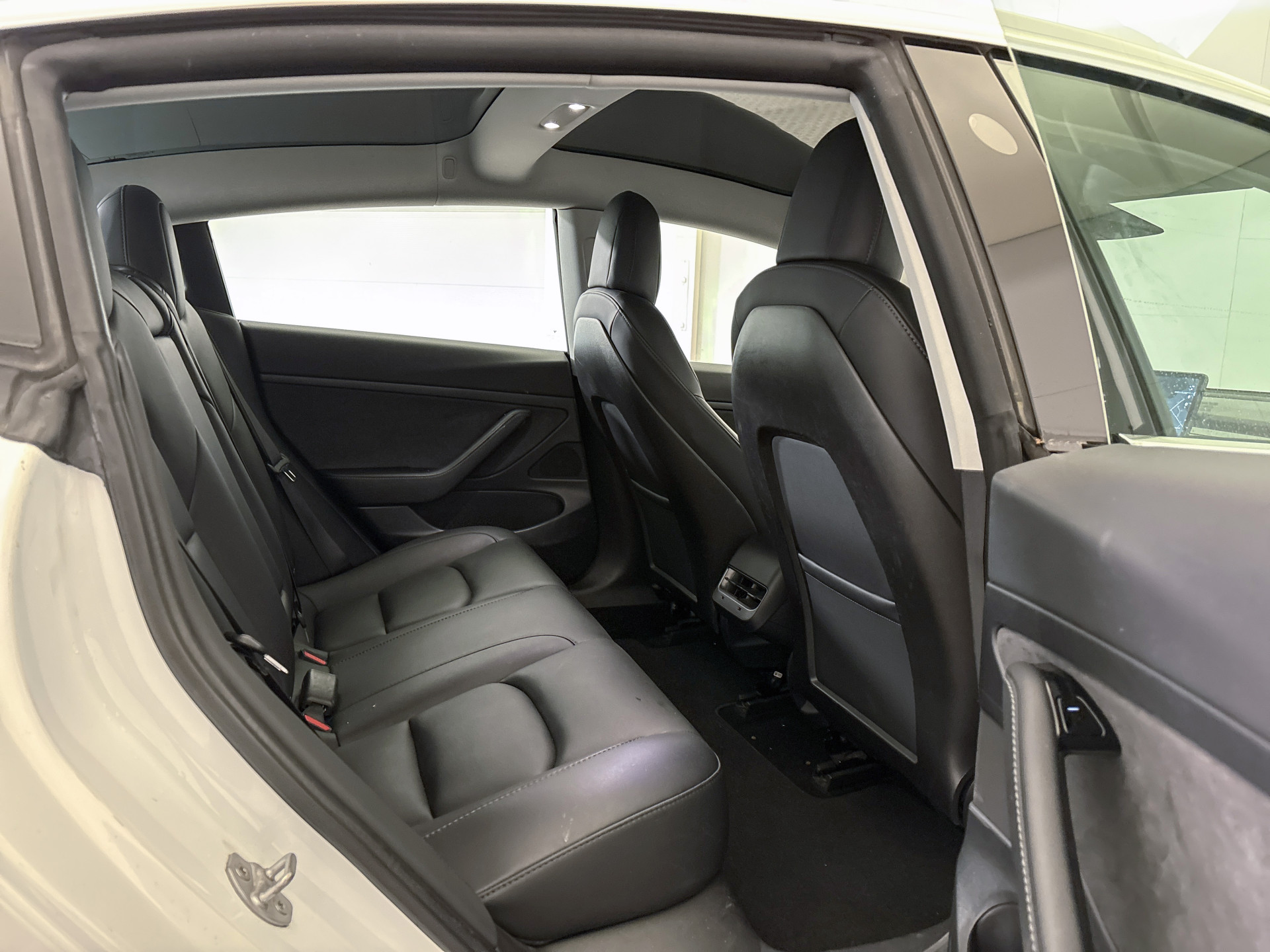 
								Tesla Model 3 SR+ FSD full									