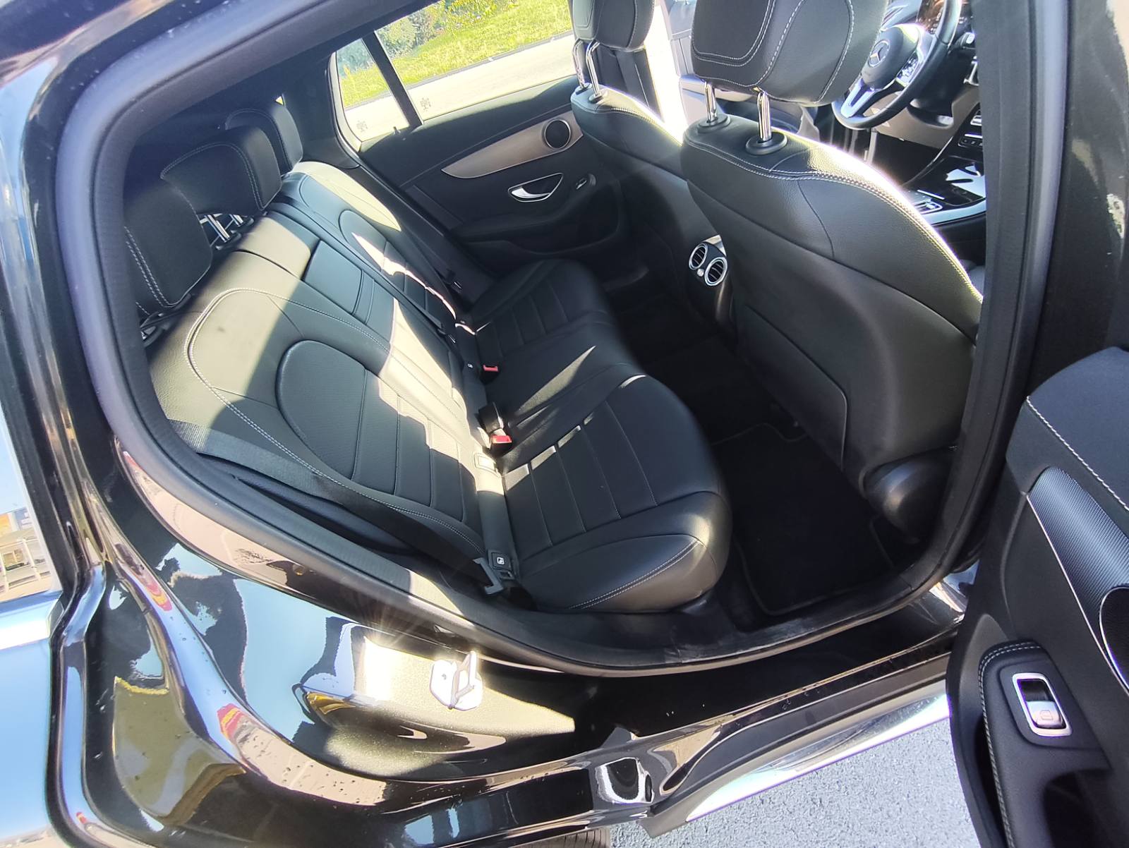 
								Mercedes Benz EQC full									