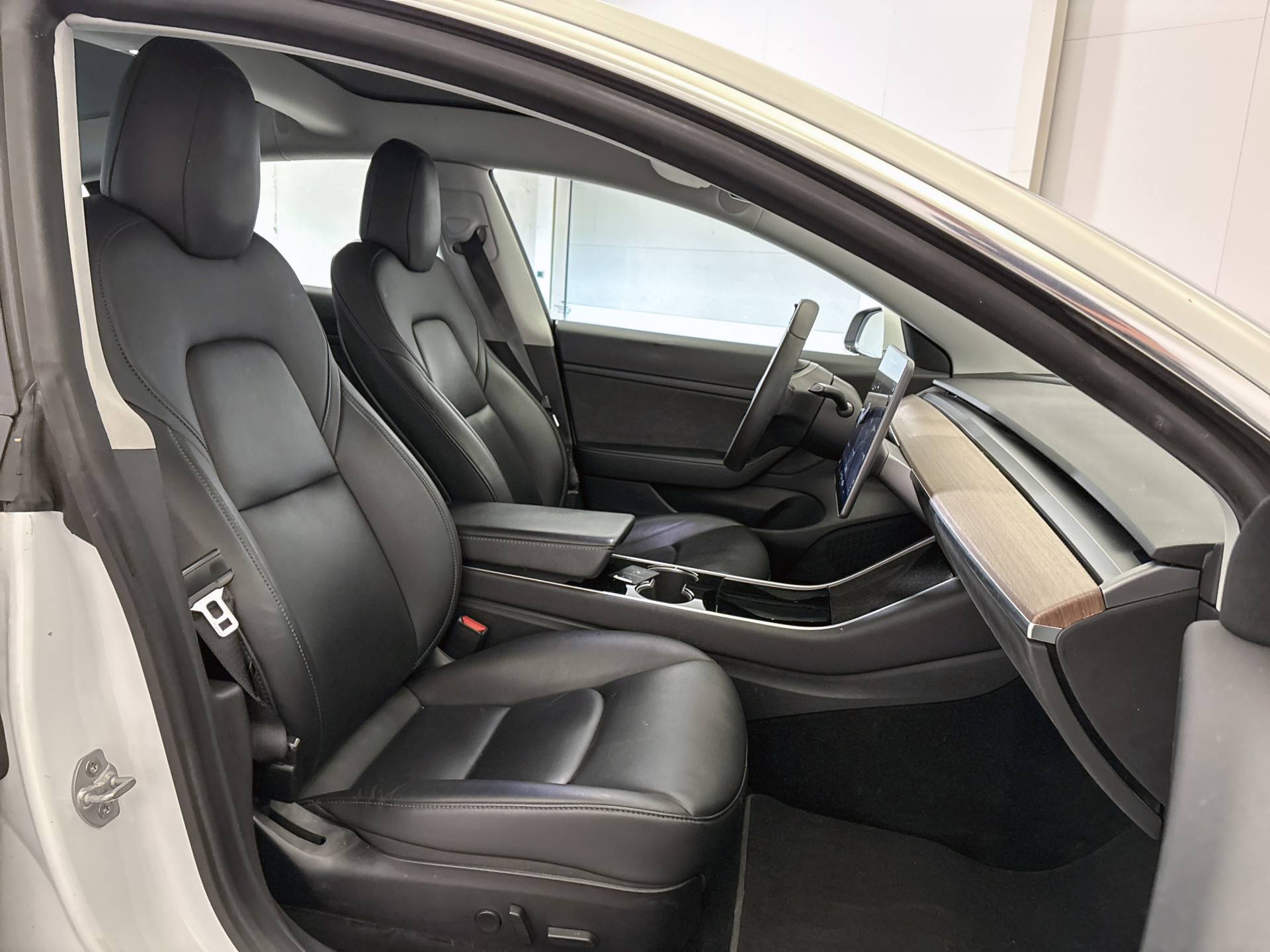 
								Tesla Model 3 SR+ FSD full									