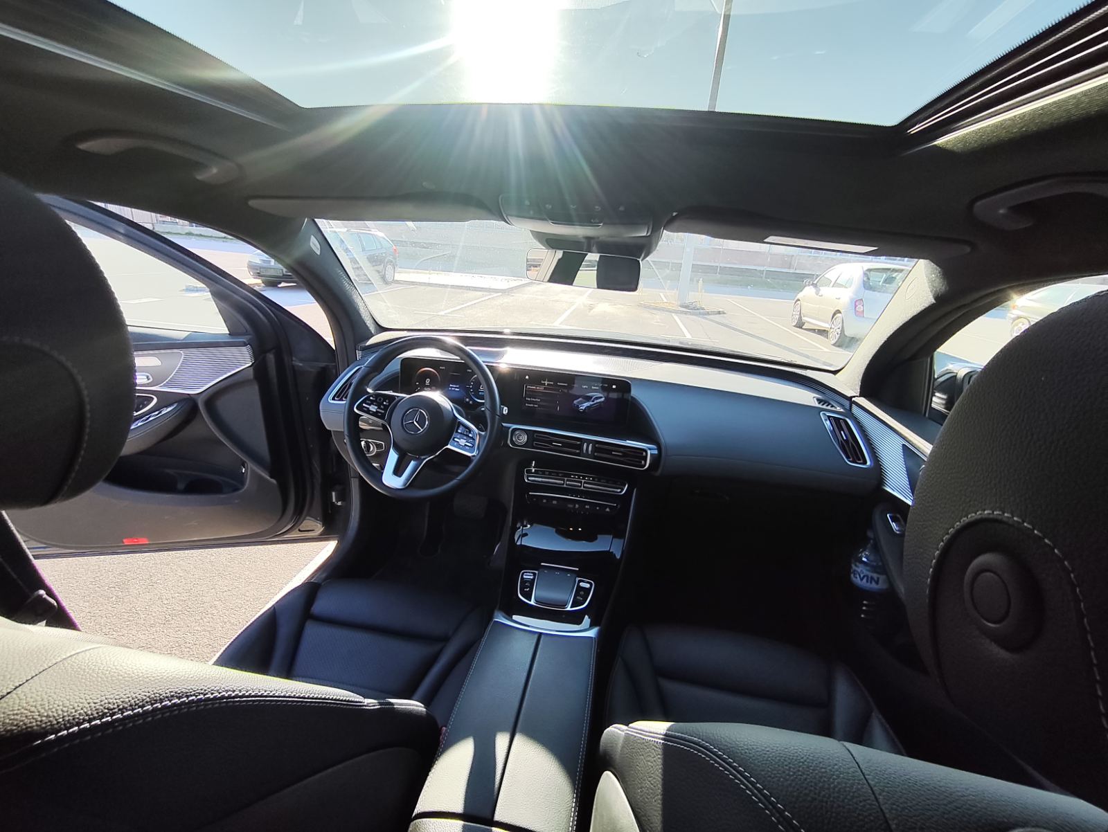 
								Mercedes Benz EQC full									