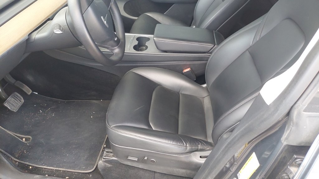 
								Tesla Model Y LR AWD EAP full									