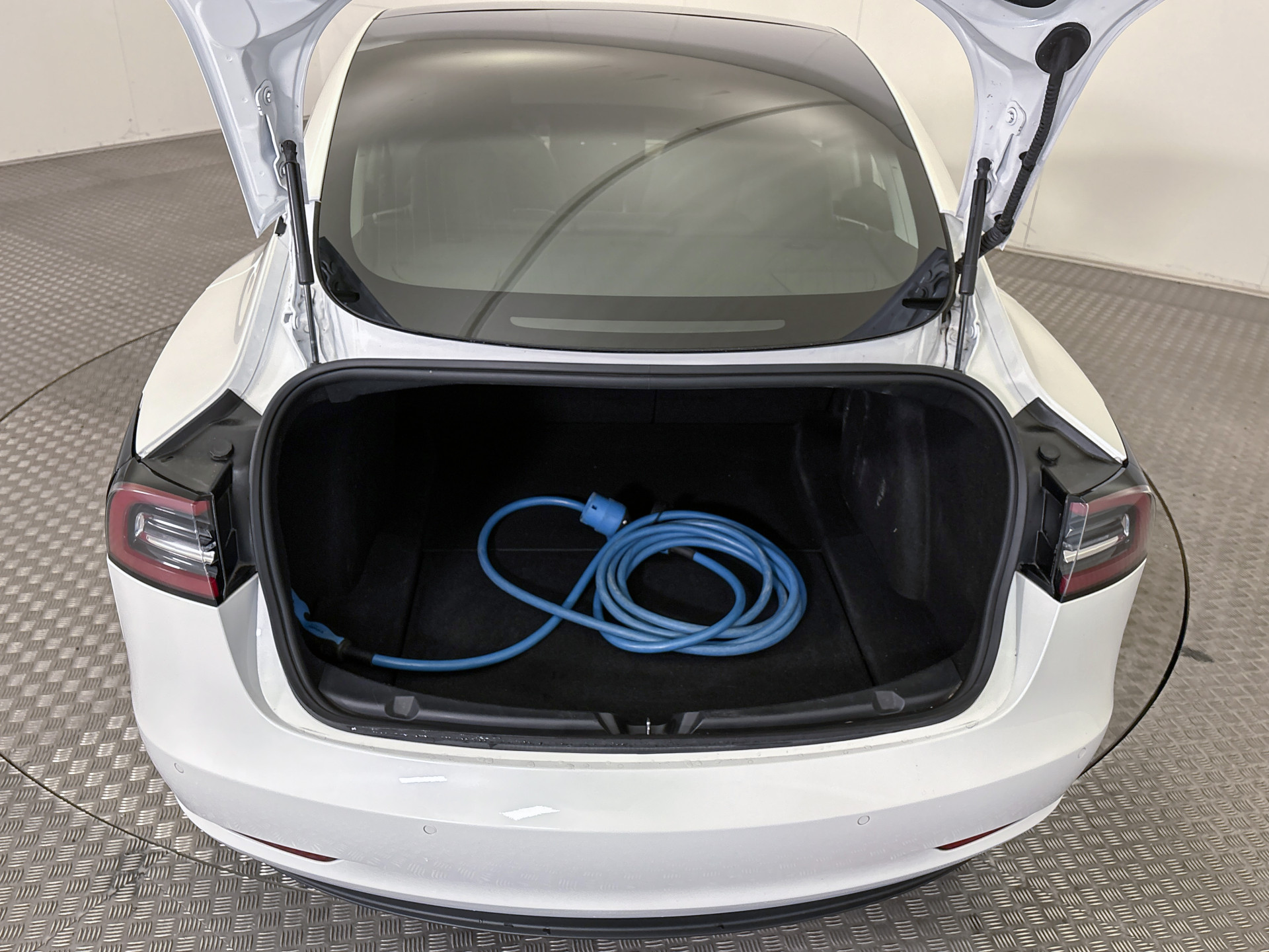 
								Tesla Model 3 SR+ FSD full									