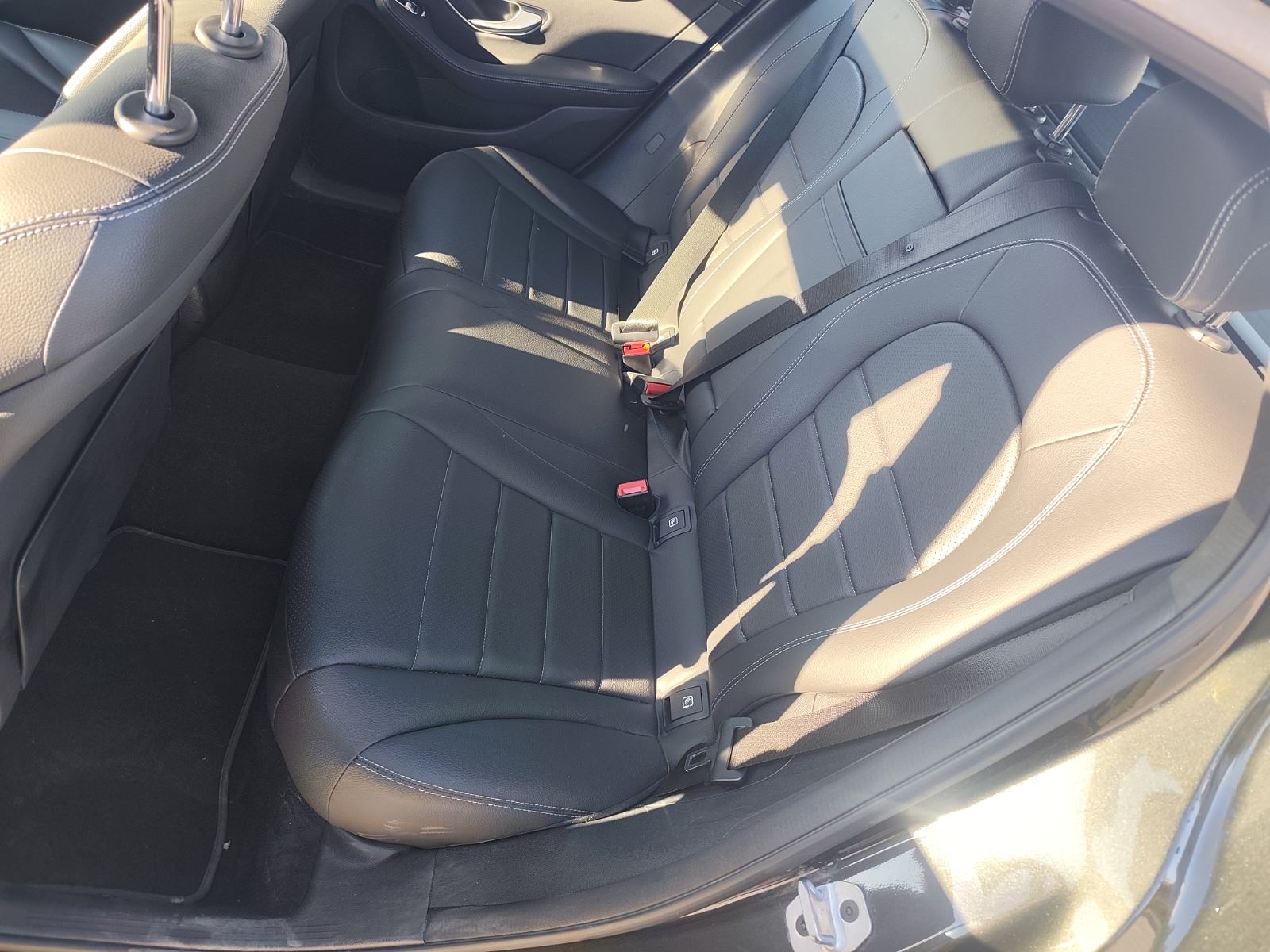 
								Mercedes Benz EQC full									