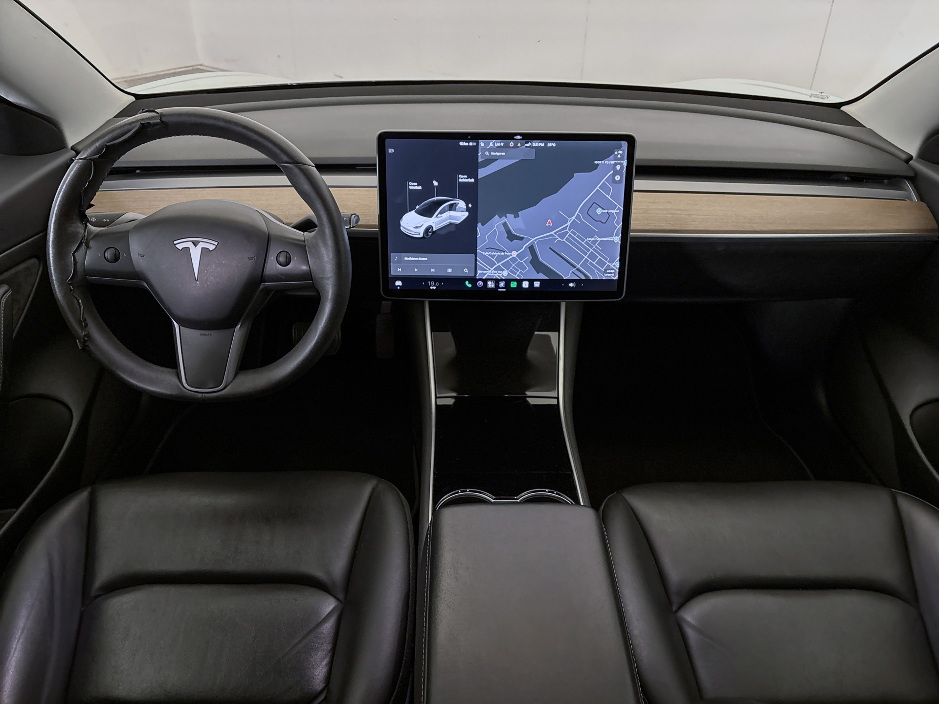 
								Tesla Model 3 SR+ FSD full									