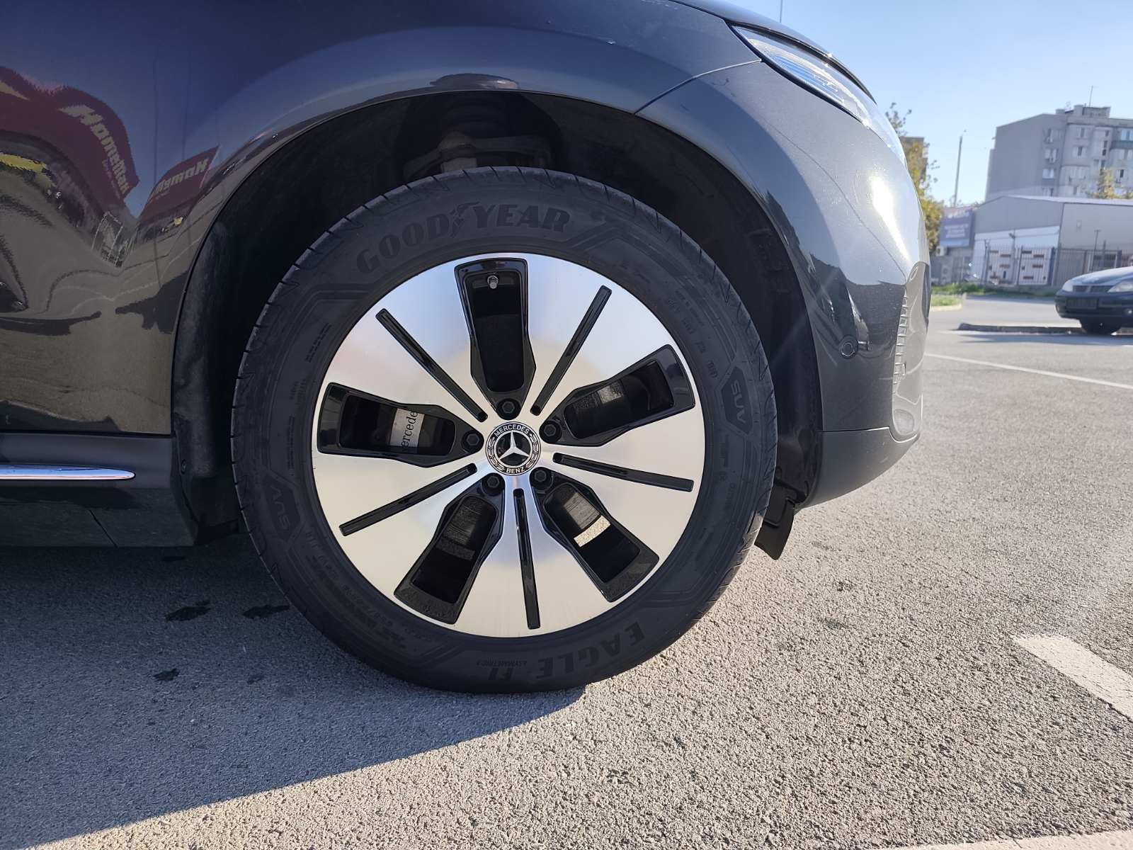 
								Mercedes Benz EQC full									
