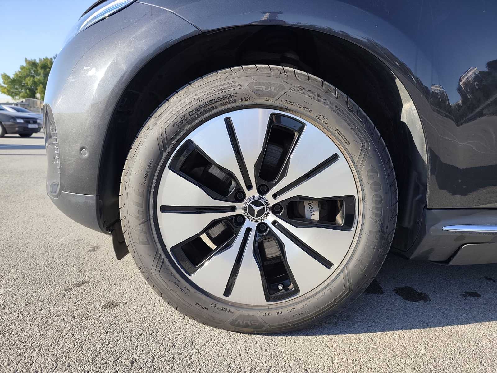 
								Mercedes Benz EQC full									