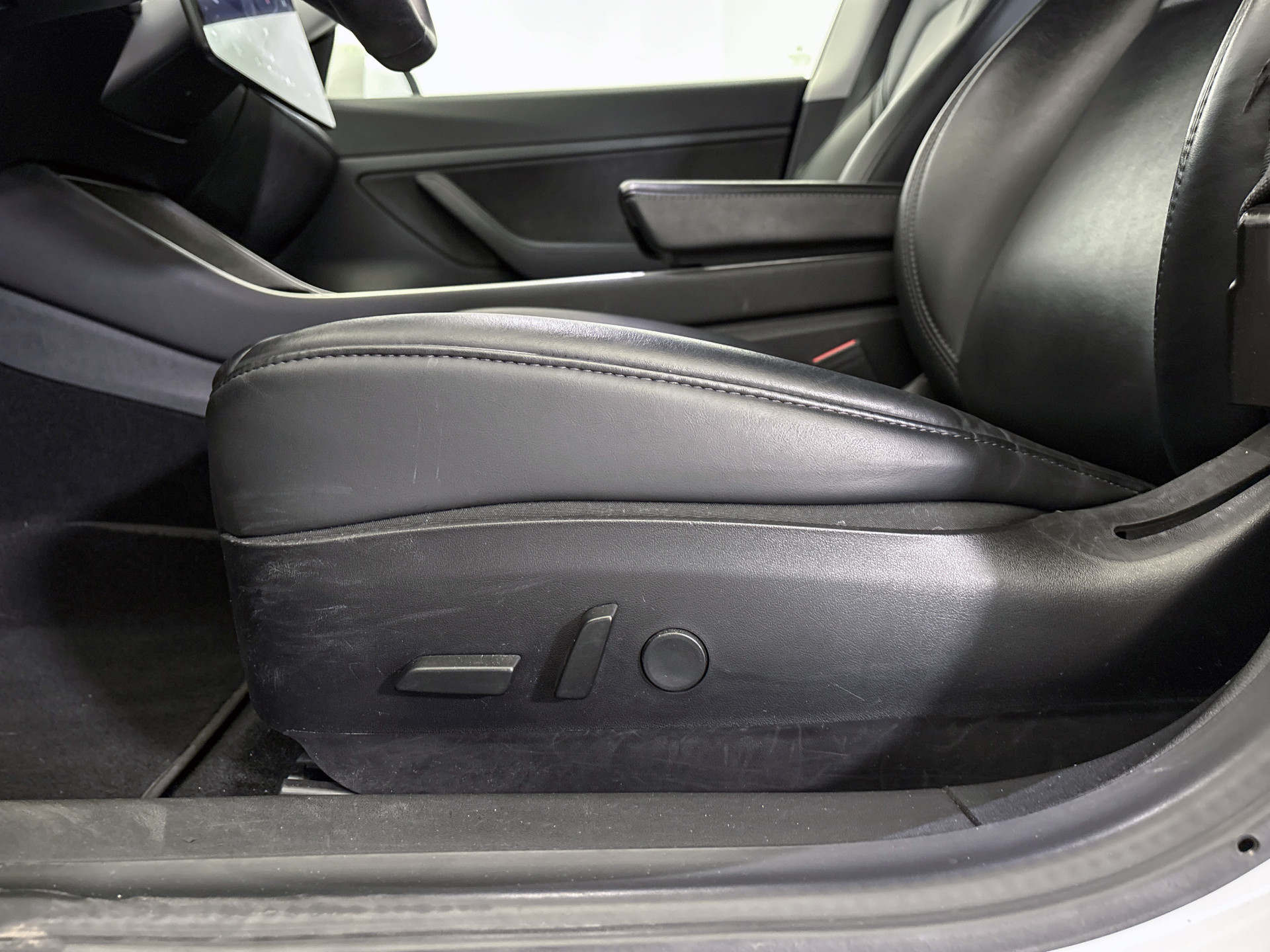 
								Tesla Model 3 SR+ FSD full									