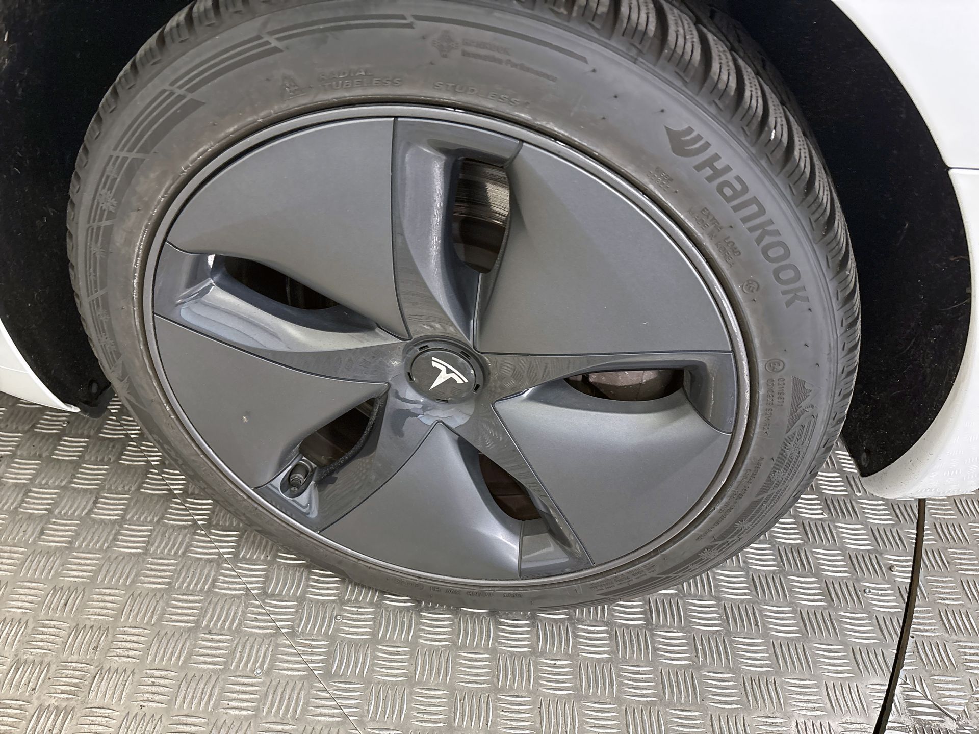
								Tesla Model 3 SR+ FSD full									