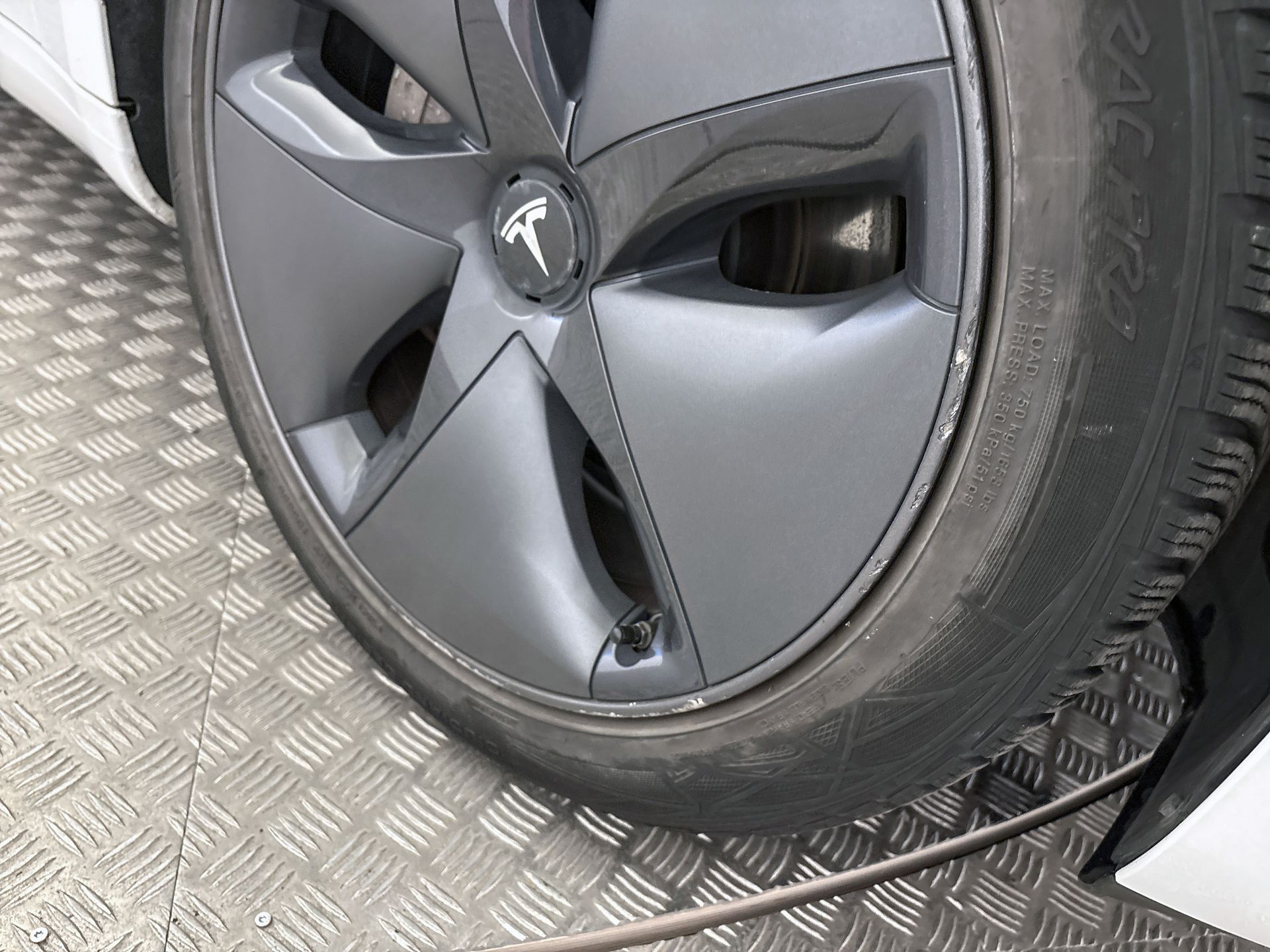 
								Tesla Model 3 SR+ FSD full									